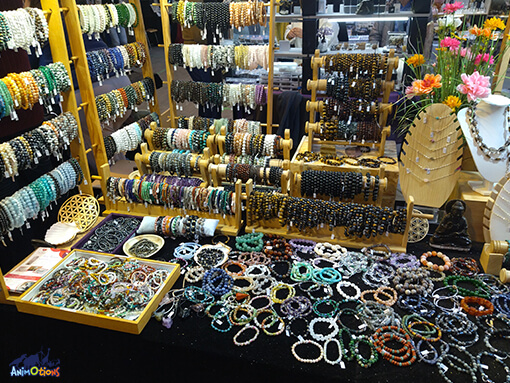 salon-macon-stand-bracelets